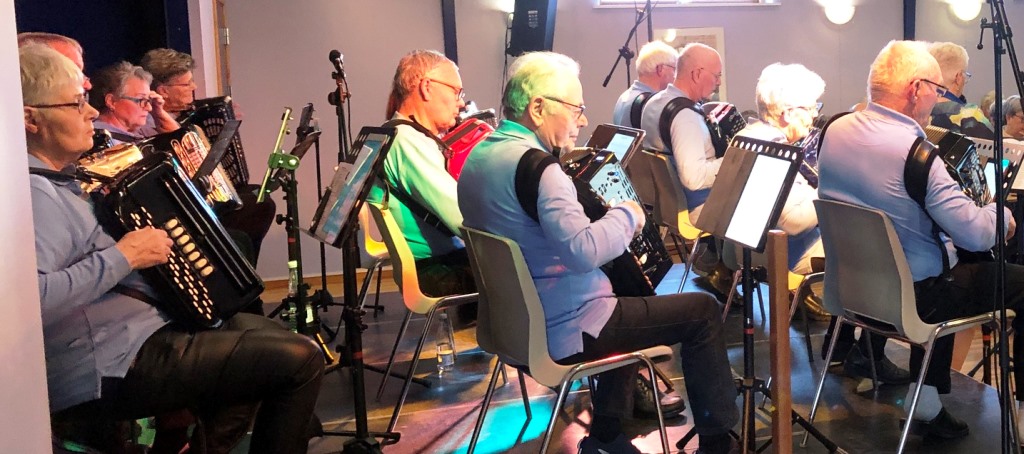 HOM harmonikaerne holbaek