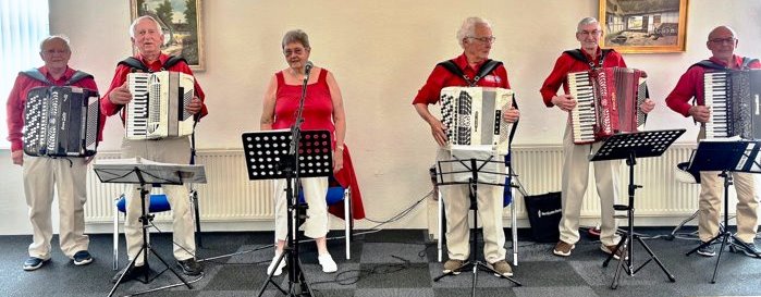 de roede skjorter juli2025