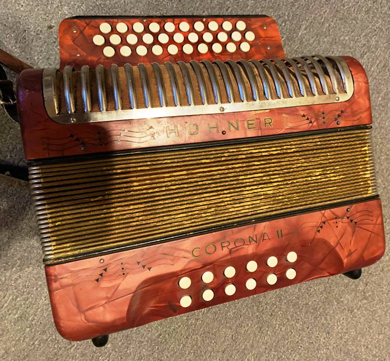 jette klint snedsted hohner corona 3 radet knap