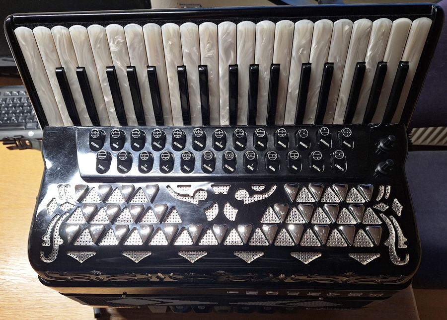 mogens hansen hadsten brandoni super proff piano2