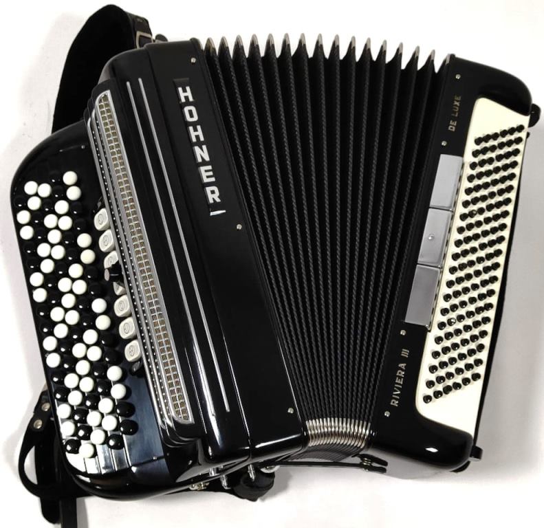 piotr toelloese hohner riviera knap1