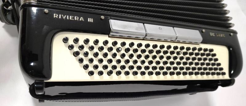 piotr toelloese hohner riviera knap4