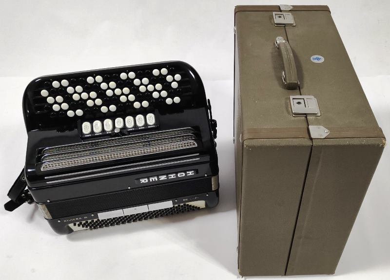 piotr toelloese hohner riviera knap8