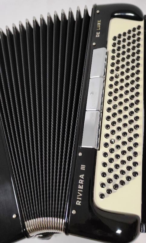 piotr toelloese hohner riviera knap9